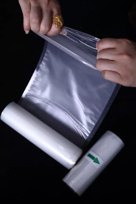 PE PA Vaccum Seal Roll Plastikowe wytłoczone próżniowe torby uszczelniające Rolki do kuchenki mikrofalowej